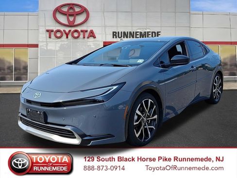 Used 2024 Toyota Prius Prime FWD image 3