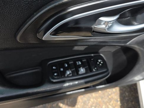 Used 2016 Chrysler 200 Limited FWD image 21