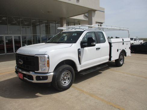 New 2026 Ford F250 XL w/ XL Chrome Package RWD image 2