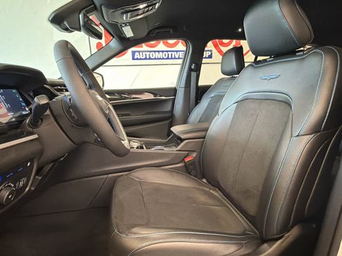 Used 2023 Jeep Grand Cherokee Trailhawk image 22