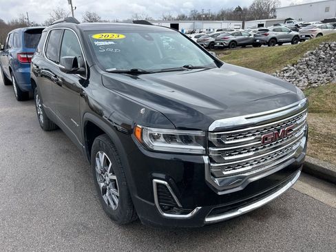 Used 2023 GMC Acadia SLT image 2