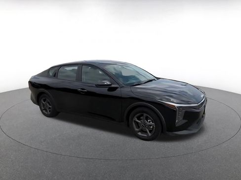 Used 2025 Kia K4 FWD image 2