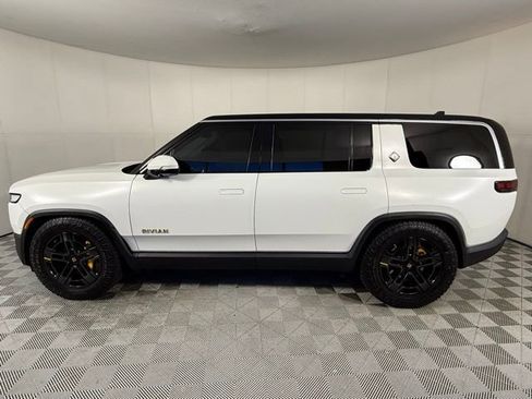 Used 2023 Rivian R1S Launch Edition image 3