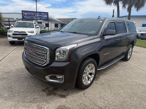 Used 2017 GMC Yukon XL SLT w/ Open Road Package RWD image 2
