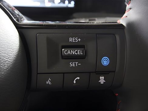 Used 2025 Nissan Kicks SR image 18