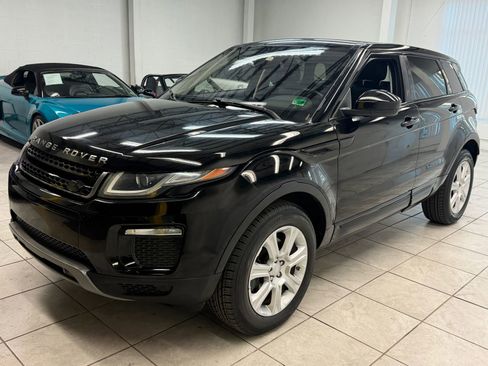 Used 2018 Land Rover Range Rover Evoque SE Premium image 3