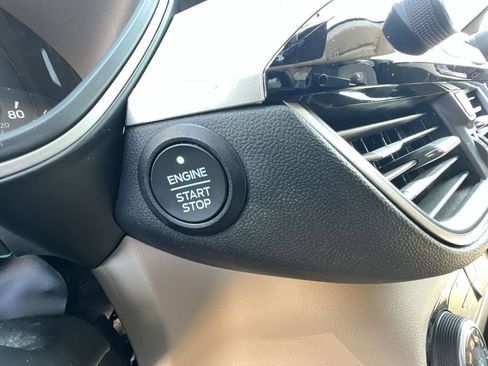 Used 2021 Ford Escape SE image 25