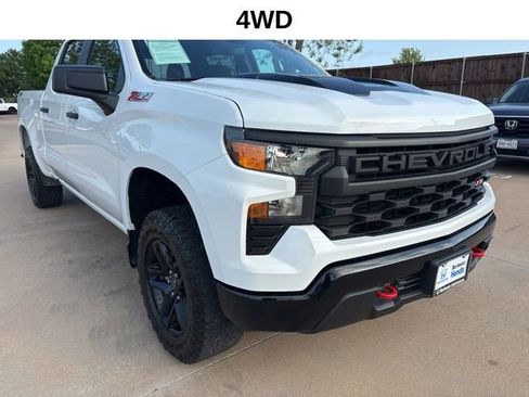 Used 2023 Chevrolet Silverado 1500 Custom Trail Boss AWD/4WD image 2