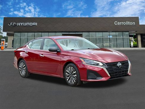 Used 2025 Nissan Altima 2.5 SV FWD image 3