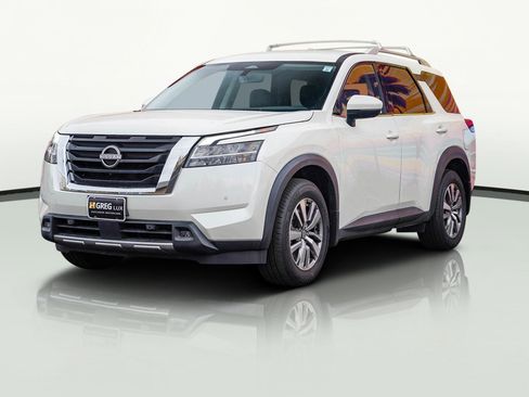 Used 2023 Nissan Pathfinder SL w/ Lighting Package (N92) image 5