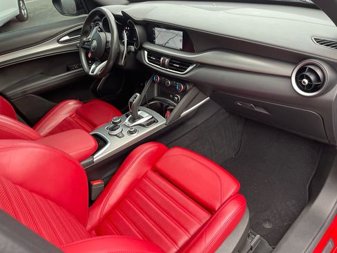 Used 2023 Alfa Romeo Stelvio Veloce image 32