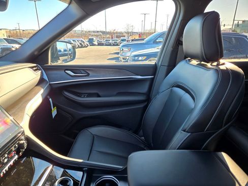 New 2025 Jeep Grand Cherokee Limited image 25