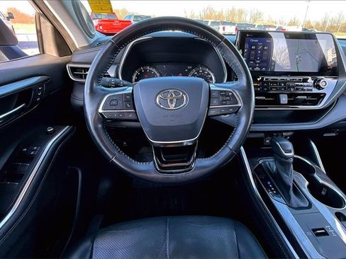Used 2021 Toyota Highlander Limited image 8