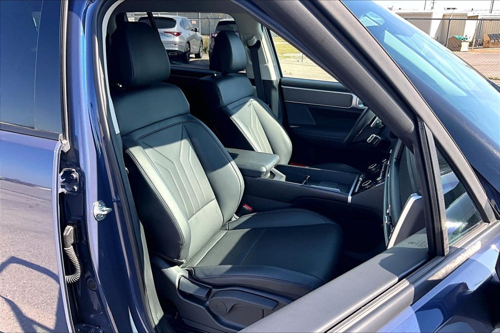 Used 2025 Hyundai Santa Fe SEL FWD image 9