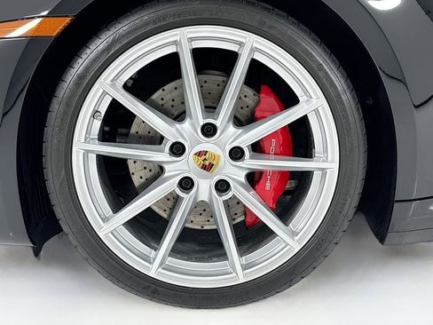 Certified 2022 Porsche 911 Targa 4S image 33