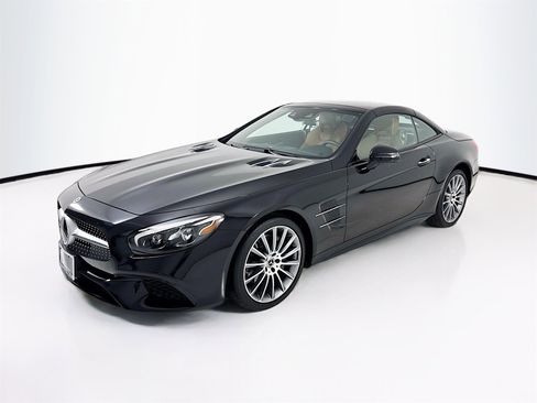 Used 2020 Mercedes-Benz SL 550 image 3
