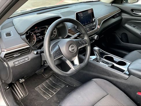 Used 2024 Nissan Altima 2.5 SV image 17