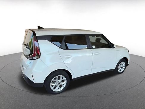 Used 2025 Kia Soul LX w/ LX Technology Package FWD image 11