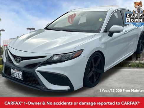 Used 2022 Toyota Camry SE FWD image 2