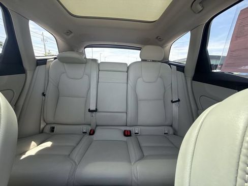 Used 2022 Volvo XC60 B6 Inscription AWD/4WD image 22