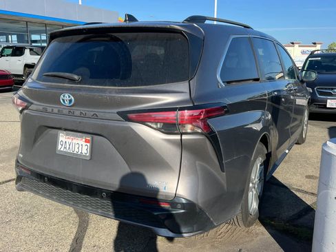 Used 2022 Toyota Sienna XSE w/ XSE Plus Package AWD/4WD image 4