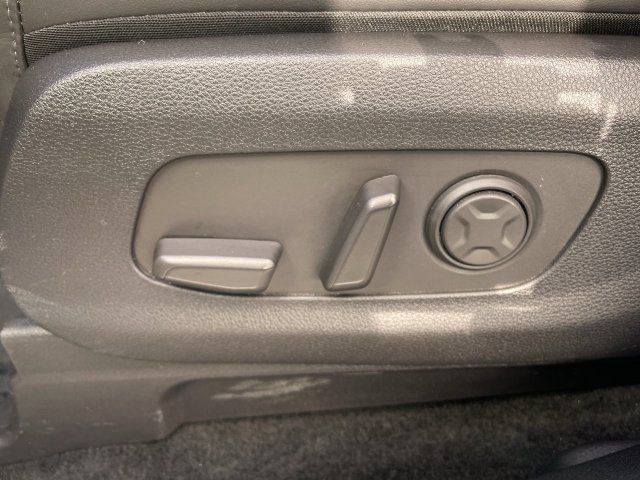 Used 2026 Kia Carnival FWD image 12