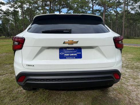New 2026 Chevrolet Trax LS w/ LS Convenience Package FWD image 4