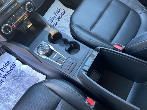 Used 2022 Ford Escape Titanium image 9