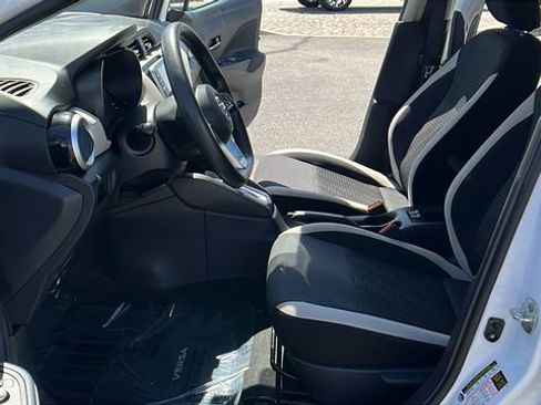 Used 2022 Nissan Versa SV FWD image 18