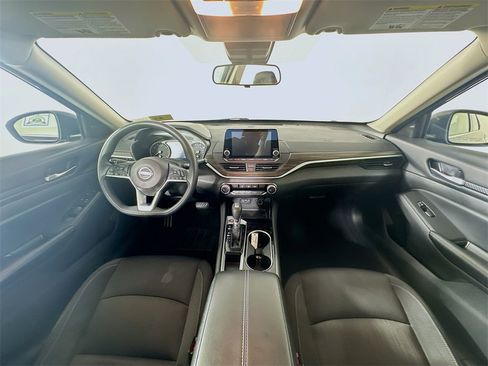 Used 2024 Nissan Altima 2.5 SV image 10