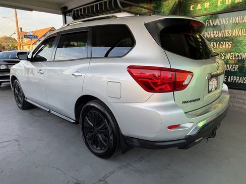 Used 2017 Nissan Pathfinder S image 4