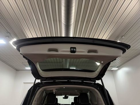 Used 2024 Chrysler Pacifica Touring-L image 73