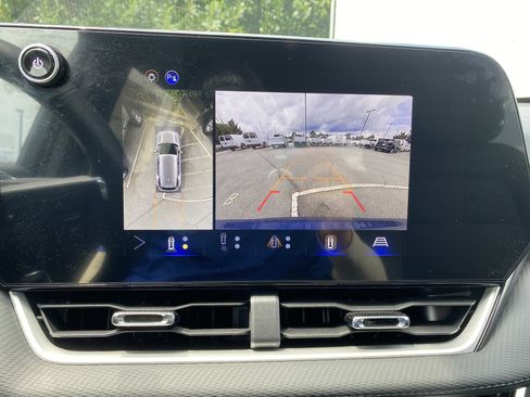 Used 2026 Chevrolet Equinox LT w/ Safety and Technology Package FWD image 26