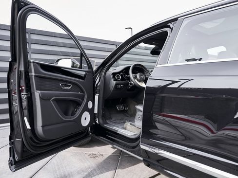 Used 2023 Bentley Bentayga Extended Wheelbase image 30