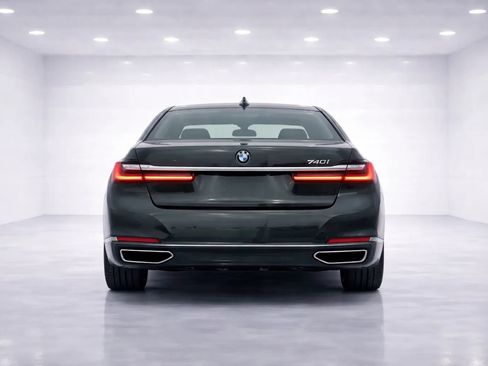 Used 2022 BMW 740i RWD image 4