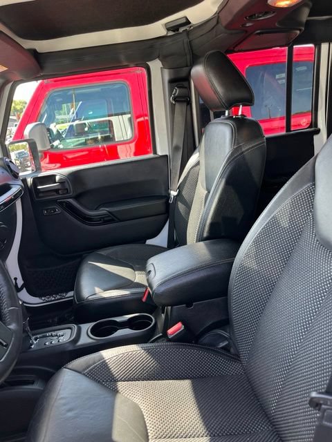 Used 2016 Jeep Wrangler Unlimited Sahara AWD/4WD image 14