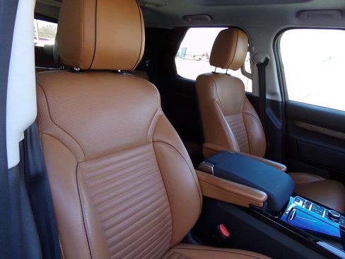 Used 2019 Land Rover Discovery HSE image 30