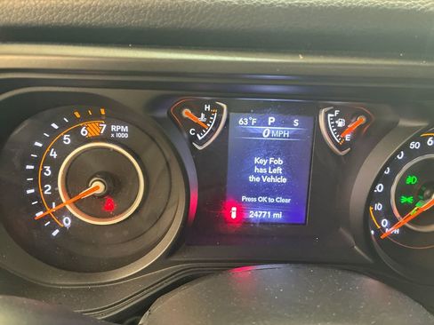 Used 2025 Jeep Wrangler Unlimited Sport AWD/4WD image 15