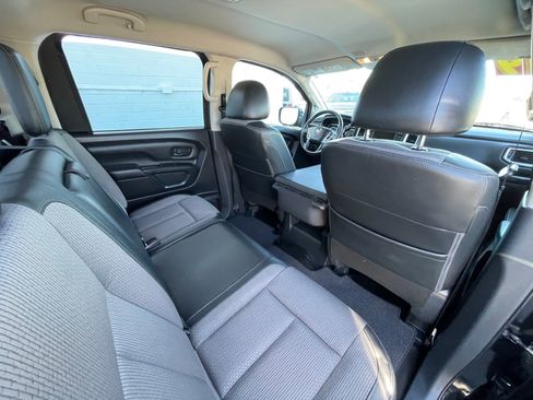 Used 2019 Nissan Titan S image 21