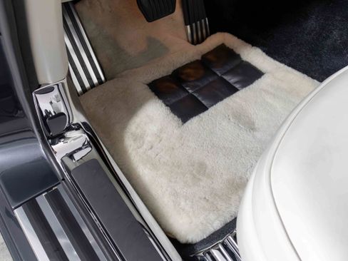 Used 2013 Rolls-Royce Phantom Drophead Coupe image 42