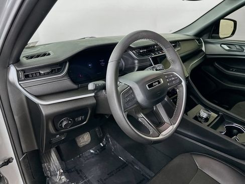 Certified 2024 Jeep Grand Cherokee Altitude AWD/4WD image 17