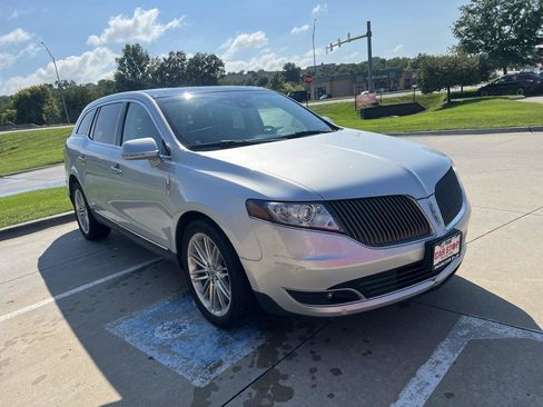 Used 2016 Lincoln MKT AWD w/ Equipment Group 201A image 4