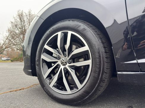 Used 2025 Volkswagen Jetta SE image 12