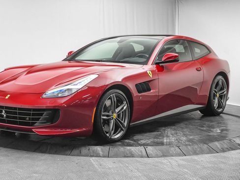 Used 2018 Ferrari GTC4Lusso image 3