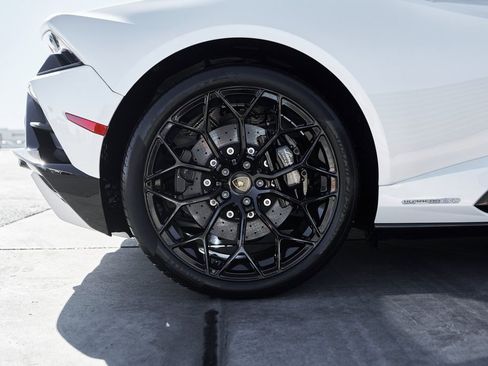 Used 2022 Lamborghini Huracan EVO image 24