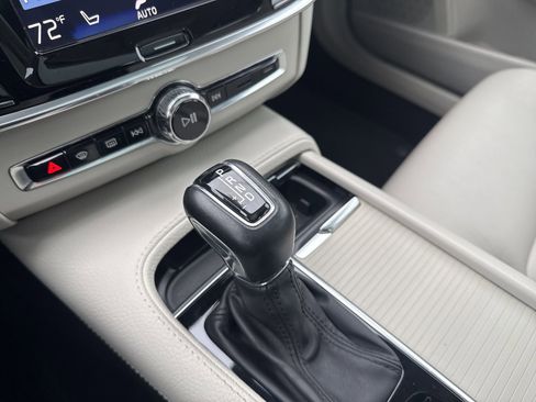 Used 2017 Volvo S90 T6 Momentum w/ Vision Package image 24