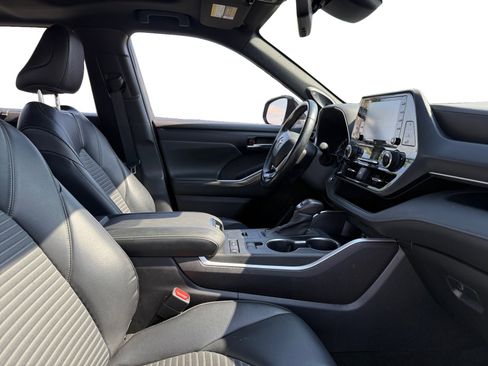 Used 2022 Toyota Highlander XSE image 14