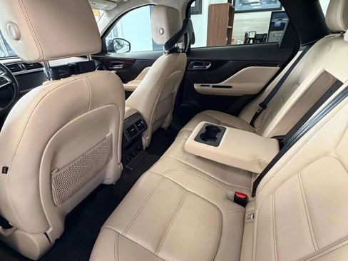 Used 2020 Jaguar F-PACE Prestige image 9