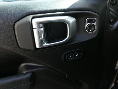 Used 2025 Jeep Wrangler Unlimited Rubicon 4xe w/ Safety Group AWD/4WD image 15