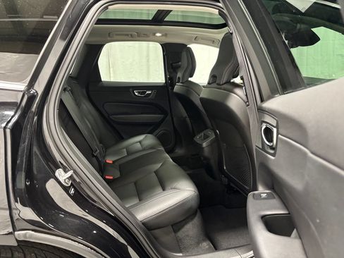 Used 2022 Volvo XC60 B5 Momentum w/ Climate Package AWD/4WD image 46